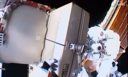 Les astronautes Tim Kopra (g) et Tim Peake (d) pendant une sortie sur la Station spatiale internationale, le 15 janvier 2016