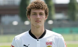 Le défenseur de Stuttart Benjamin Pavard pose lors de la présentation de l'équipe, le 21 juillet 2017 à Stuttgart