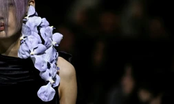 Une mannequin porte une création de Christian Dior lors du défilé Haute Couture Printemps/Été 2026 pour femmes, à Paris, le 26 janvier 2026