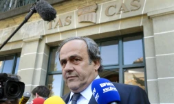 L'ancien président de l'UEFA quitte le Tribunal Arbitral du Sport (TAS), le 29 avril 2016 à Lausanne