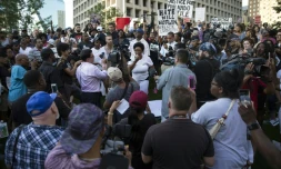 Rassemblement le 7 juillet 2016 à à Dallas pour protester contre la mort de deux hommes noirs tués par les forces de l'ordre