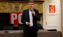 Le secrétaire national du PCF Fabien Roussel lors d'un rassemblement à Cherbourg-Cottleville, le 8 février 2019