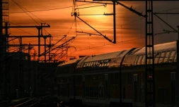 Un train régional quitte la gare de Berlin, le 22 novembre 2023