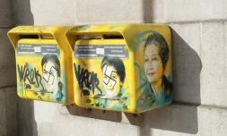 Des boîtes aux lettres portant des tags antisémites sur le portrait de Simone Veil le 11 février 2019 à Paris