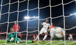 L'attaquant de l'Angleterre Raheem Sterling (d) auteur d'un doublé lors de la victoire sur l'Espagne 3-2 en Ligue des nations le 15 octobre 2018 à Séville