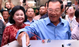 Le Premier ministre cambodgien Hun Sen lors de son vote aux élections législatives le 29 juillet 2018 à Phnom Penh