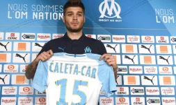 Le défenseur central croate Duje Caleta-Car présenté par son nouveau club, Marseille, au centre d'entraînement Robert-Louis Dreyfus le 20 juillet 2018