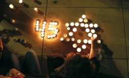 Hommage à Tel-Aviv aux 45 morts dans la bousculade lors d'un pèlerinage juif orthodoxe dans le nord d'Israël, le 1er mai 2021