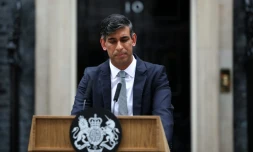 Le Premier ministre britannique sortant Risihi Sunak s'exprime après sa défaite électorale, devant le 10 Downing Street à Londres le 5 juillet 2024
