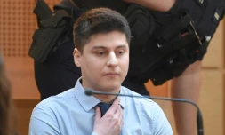 Nicolas Zepeda s'installe devant la cour d'assises du Doubs lors de son procès en première instance le 29 mars 2022 à Besançon