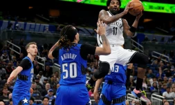 Kyrie Irving, des Brooklyn Nets, a survolé le match NBA contre le Orlando Magic le 15 mars 2022 au Amway Center à Orlando