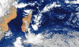 La tempête tropicale modérée Imani se situait à 4 heures à 3310 kilomètres des côtes réunionnaises