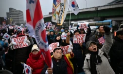 Des partisans de Yoon Suk Yeol manifestent près de la résidence du président sud-coréen déchu, le 6 janvier 2025 à Séoul