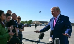 Le président américain Donald Trump s'adresse à des journalistes à la base aérienne Andrews, dans l'Etat américain du Maryland, le 10 avril 2026