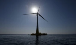 Le prmeière éolienne installée dans les eaux françaises a commencé à produire de l'électricité au large du Croisic (Loire-Atlantique). Photo prise le 28 septembre 2018.