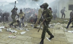 Incidents autour du stade où doit avoir lieu la cérémonie d'investiture du président kényan Uhuru Kenyatta, le 28 novembre 2017 à Nairobi