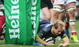 L'ailier de Clermont Nick Abendanon marque un essai face à l'Ulster en Coupe d'Europe, le 10 décembre 2016 à Belfast