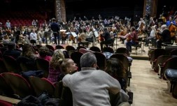 Des patients souffrant de dépression, de trouble bipolaire, de schizophrénie ou de troubles de la personnalité assistent aux répétitions de l'orchestre de Toulouse au théâtre de la Halle aux Grains à Toulouse, le 10 février 2026