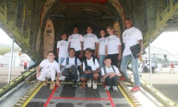 Association 1 000 sourires - Visite du Transall - 2009 (Photo : 1 000 sourires)