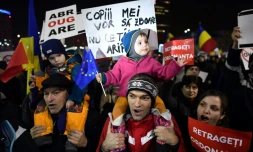 Des Roumains manifestent contre un assouplissement de la législation anticorruption, le 3 février 2017 à Bucarest 