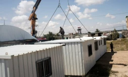 Des préfabriqués sont installés par le Hamas le long de la frontière entre Gaza et l'Egypte, le 14 avril 2016