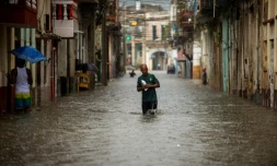 Une rue inondée à La Havane, le 3 juin 2022 à Cuba