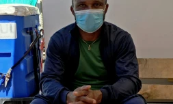 Peter Enyinnaya sur le pont du bateau Ocean Viking, le 1er juillet 2020 aprÚs avoir été secouru en mer