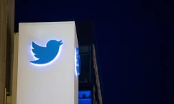 Le réseau social américain Twitter a un peu rassuré sur ses perspectives de croissance en annonçant mercredi la plus forte augmentation de son nombre d'utilisateurs en deux ans et des résultats meilleurs que prévu, faisant décoller son cours de Bourse.