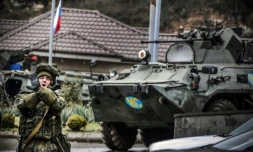 Un soldat russe des forces de la paix à un check-point près de Stepanakert, capitale du Nagorny Karabakh, le 13 novembre 2020 