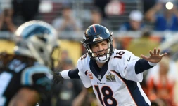Le quarterback Peyton Manning des Denver Broncos lors du Super Bowl contre les Carolina Panthers, à Santa Clara, en Californie, le 7 février 2016