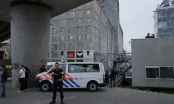 La police évacue la salle de concert Maassilo, le 23 août 2017 à Rotterdam aux Pays-Bas