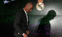 L'entraĂźneur français du Real Madrid, ZinĂ©dine Zidane, arrive pour une confĂ©rence de presse Ă l'occasion de son retour Ă la tĂȘte du club, le 11 mars 2019 Ă Madrid