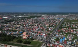 Vue aérienne de Georgetown, capitale du Guyana, le 26 août 2025