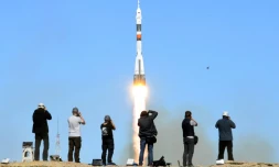 Des photographes prenant des photos du décollage de Soyouz le 11 octobre 2018 sur le cosmodrome de Baïkonour.