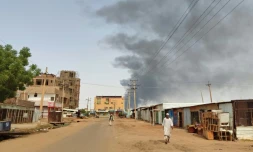 Panaches de fumée au-dessus de Khartoum, le 12 juin 2023