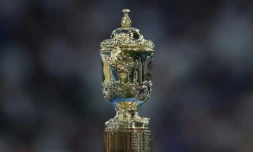 Le trophée Webb Ellis, remis aux vainqueurs de la Coupe du monde de rubgy, pris en photo au Stade de France avant le match d'ouverture du Mondial-2023 entre la France et la Nouvelle-Zélande, le 8 septembre