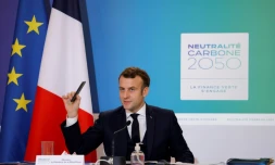 Le président Emmanuel Macron lors d'une visioconférence sur le climat à l'Elysée à Paris, le 12 décembre 2020
