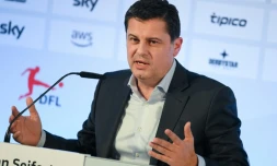 Le directeur général de la Bundesliga, Christian Seifert, en conférence de presse à Francfort, le 16 mars 2020