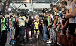 Super-champion Robert Marchand, 105 ans, après son record de l'heure sur le vélodrome de St-Quentin-en-Yvelines, le 4 janvier 2017