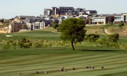 Vue générale de la ville de Steyn city, luxueux havre de paix, situé près de Johannesburg et surtout d'un immense bidonville, le 6 octobre 2015