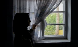 Hamasah Bawar, ex-étudiante en médecine, pose pour une photo dans sa maison à Mazar-i-Sharif, en Afghanistan, le 6 août 2023