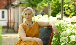 Ita O'Brien, "coach d'intimité" britannique sur les plateaux de cinéma, chez elle à Cranbrook, sud-est de l'Angleterre, le 28 juillet 2021
