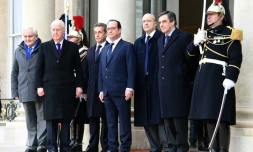 De Gà D: Jean-Pierre Raffarin, Edouard Balladur, Nicolas Sarkozy, François Hollande, Alain Juppé et François Fillon, le 11 janvier 2015 à Paris aprÚs les attentats de janvier