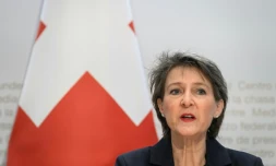 La présidente suisse Simonetta Sommaruga pendant sa conférence de presse sur les mesures contre l'épidémie, à Bern, le 11 décembre 2020