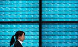 Des indices boursiers des entreprises japonaises à Tokyo le 11 octobre 2018