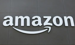 Le logo du géant Amazon à Torrance, en  Californie, le 29 juillet 2025.