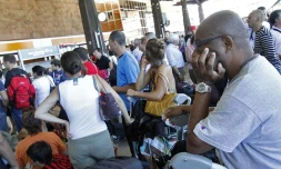 Mardi 20 Avril 2010

Foule à l'aéroport de Gillot