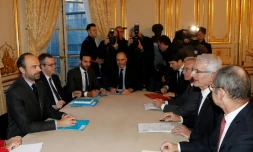 Réunion à Matignon sur les réformes de la SNCF préconisées par le rapport Spinetta avec notamment le Premier ministre Edouard Philippe (2e g) et le président de la SNCF Guillaume Pepy (2e d), le 19 février 2018 à Paris