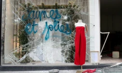 Une boutique saccagée lors de la manifestation des "gilets jaunes" sur les Champs Elysées, à Paris, le 16 mars 2019