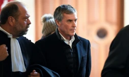 L'ex-ministre du Budget JérÎme Cahuzac et son avocat Eric Dupond-Moretti au Palais de Justice de Paris le 12 février 2018